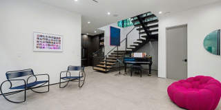 418 N Sweetzer Ave Gallery 21