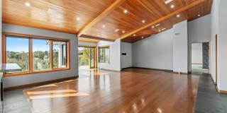 4 Bed, 5 bath home with stunning ocean views located in Malibu hills Gallery 14