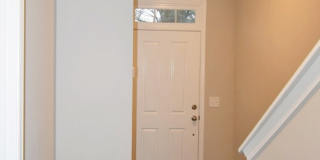 Gorgeous luxury 2BD/2.5BA M'boro townhome w/garage, washer/dryer, across from MTSU! Gallery 9