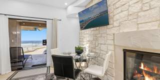 Fully Furnished Oceanfront Condo on Mission Beach Boardwalk Gallery 10