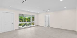 391 Southeast 7th Avenue Gallery 10