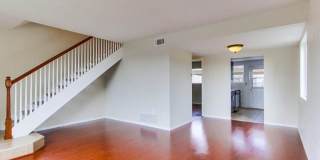 Awesome Townhome w/ 3 bedroom Gallery 1