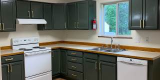 AVAILABLE NOW!! East side - 3 Bdrm, 1.5 Bath Gallery 14
