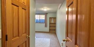 Spacious Garden-level Condo with Kitchenette in North Boulder Gallery 18