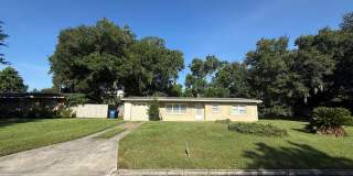 Cute 2/1.5 Quaint Bungalow with Single Garage in Winter Park right off Lee Road! Gallery 1