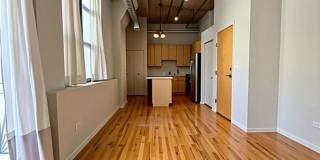 758 N Larrabee Street Gallery 4