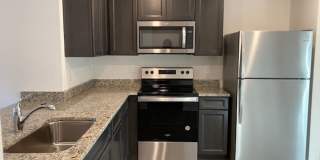 Like New 3/2/2 house with a screened in porch. Gallery 6