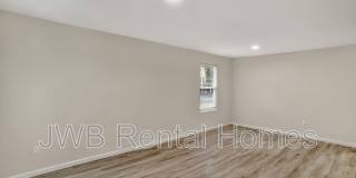 8008 Railroad Ave W Gallery 6