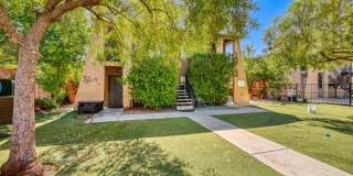 Cozy 2 Bedroom Upstairs Unit With Lots of Natural Light! Gallery 3