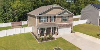 Spacious 4-Bedroom Home with Solar Panels  Private Yard – Pets Welcome! Gallery 1