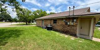 Move-In Ready 2BR Duplex | Private Yard | Great Location | Pets Welcome Gallery 16
