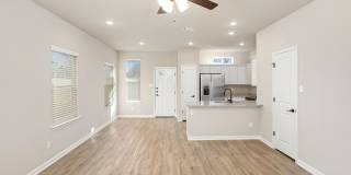 Beautiful Townhome 3/2.5 Gallery 6