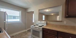 2 Bedroom, 2 Bathroom Home with large garage! Gallery 3
