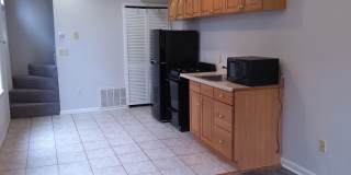 Little Italy Carriage House offering A/C and Laundry Gallery 7