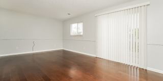 2 WEEKS FREE RENT PLUS  FREE iPad or 55” TV if moved in by 4/30! Comfortable 3bd/1ba Home Close to Trails, Shopping, and Easy Commutes Gallery 11