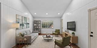 Centrally Located Apartment with Pool!! Gallery 1