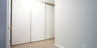 3 Bed/2 Bath Townhouse. On Bus Route to Campus. Parking. Gallery 9