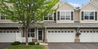 Charming 3BR Townhome in Maplewood Gallery 1