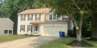 Spacious and Spectacular! 4 Bedroom home on gorgeous lot. Gallery 44