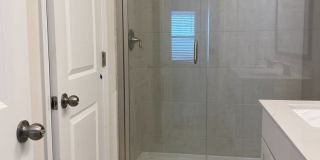 Room in 4 Bedroom Home at Planters Trace Ln Gallery 16