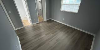 Amazing upstairs unit available, centrally located in Sarasota's best area. Gallery 4