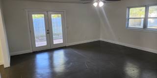 807 South Jones Lane Gallery 26