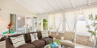 2bd/2ba Home w/Private Pool, Upscale decor, & Near Kahala Beach. Kahala Cottage Gallery 4