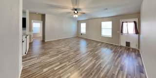Beautiful 3 Bedroom 2 Bath Home With Storm Shelter in Mustang Schools Gallery 5