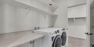 4 Bed, 3 car garage, private pool for rent! Gallery 25