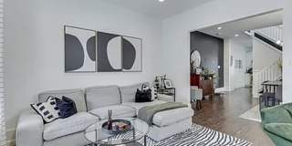 Updated 2BR Townhome | Bates-Hendricks | Steps to Fountain Square Gallery 8