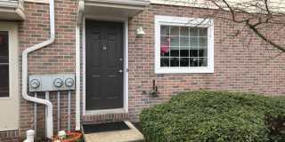 Beautifully Renovated Townhouse Near Penn State Gallery 1