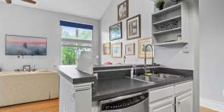 Rare Top-Floor Loft in Elizabeth with 22’ Ceilings, Gated Parking and Walkable Dining Gallery 11