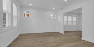 2725 Leslie Street Gallery 13