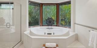 Portlock Oceanfront Estate: Luxury Beachfront Home w/ Pool & Sunset Views Portlock Oceanfront Estate: Luxury Beachfront Home w/ Pool & Sunset Views Gallery 26