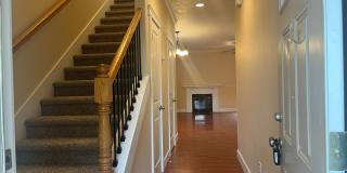 Fully refurbished duplex in excellent location - new carpet, fresh paint, etc. Gallery 3