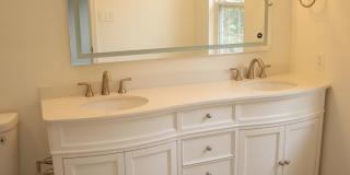 Exquisite Renovated Townhome in Germantown Estates Gallery 15