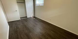 Spacious 3bed/1bath Gallery 10