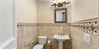 Stunning Lagoon Residence! Gallery 38