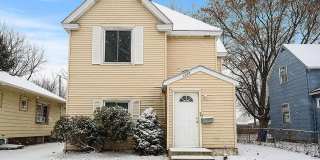 June 1st MOVE IN- Close by Hamline RENTAL- Huge 6 Bedroom home! Gallery 1