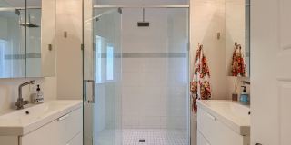 Available NOW! Fully Furnished 4 Bedroom 2 Bath Beautiful Home in Denver! Gallery 19
