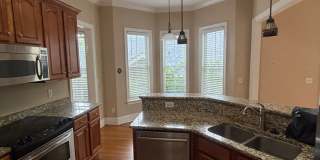 Spacious 4 Bed, 2.5 Bath Home Near Devine Street | Available July 1 Gallery 7