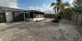 Beautiful 2 bedroom home with fenced in backyard Gallery 7