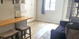 Studio, 1 covered parking with Murphy bed Gallery 1