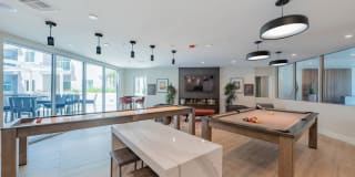 Essence Essence Gallery 30