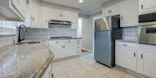 $2300 3 bed 2 bath bungalow Gallery 8