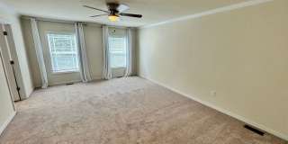 Tenants Pay for Gas/Water/Electricity/Internet. Gallery 1