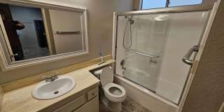 Upstairs 1-Bedroom in Central Location! Gallery 5