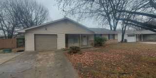 Nice 4 bedroom 1.5 bath home close to U of A and I-49 Gallery 1
