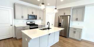 Townhome in Woodland Estates - Pool Access Gallery 1