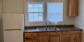 Charming 2 bedroom 1 bath home on large corner lot in desirable part of Springfield Gallery 8